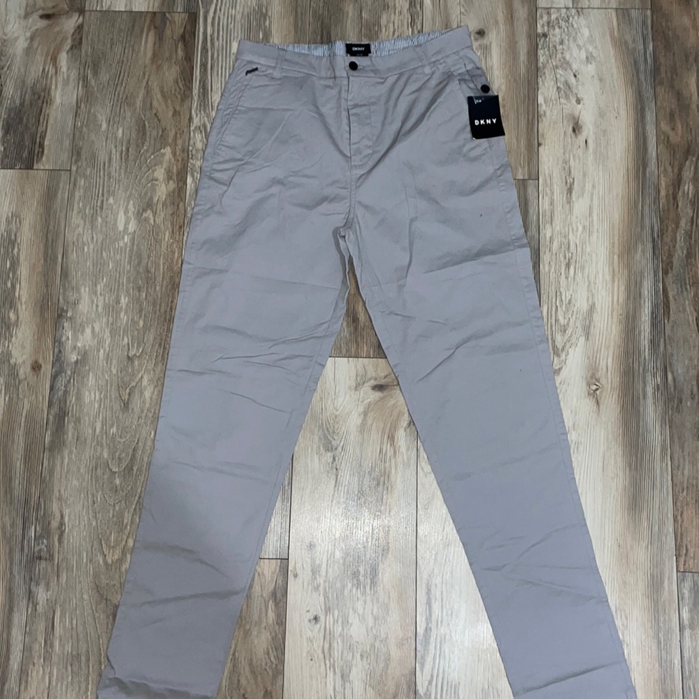 DKNY Men’s Pants. Size: 30/32